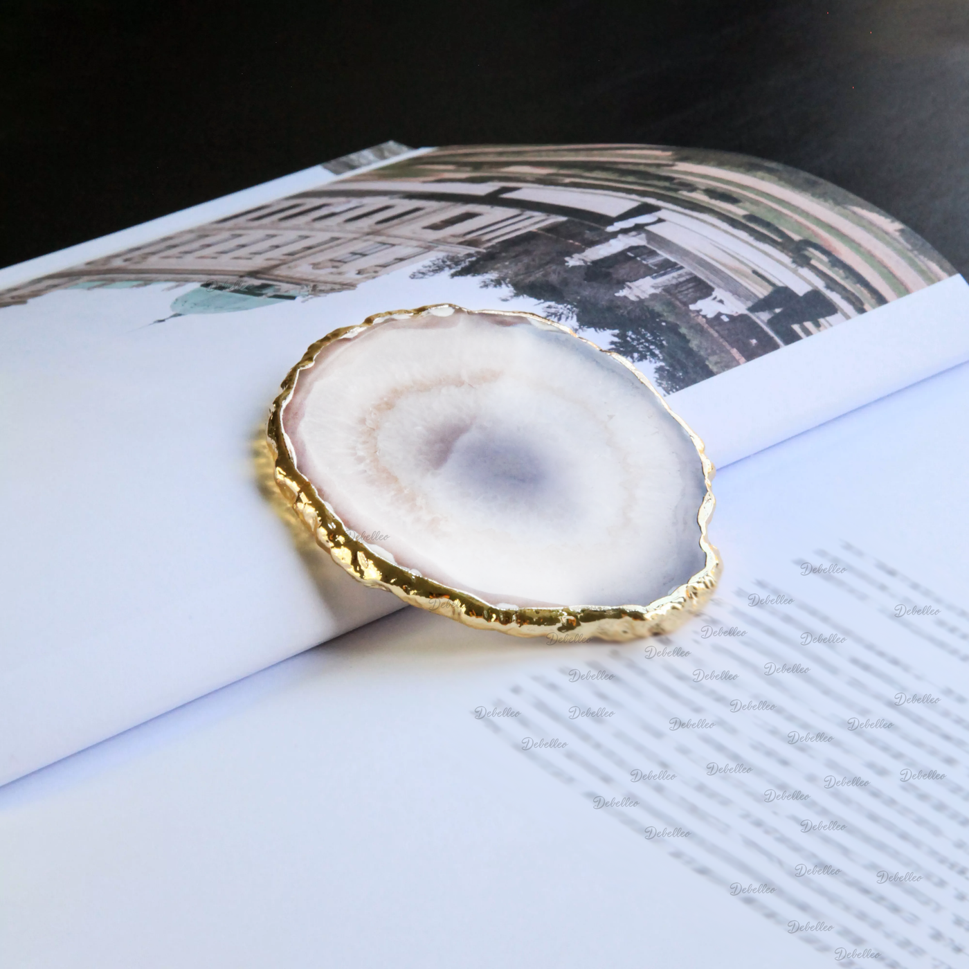 Posavasos de geoda de ágata blanca de corte natural con borde chapado