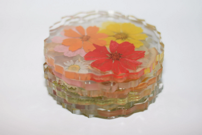 Posavasos de resina de frutos secos y flores