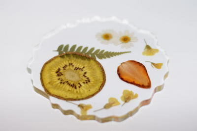 Posavasos de resina de frutos secos y flores