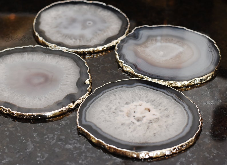 Posavasos de geoda de ágata negra de corte natural con borde chapado en oro o plata
