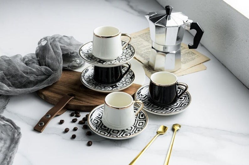 Tazas de café expreso/turco con plato y cucharadita