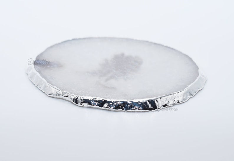 Posavasos de geoda de ágata blanca de corte natural con borde chapado