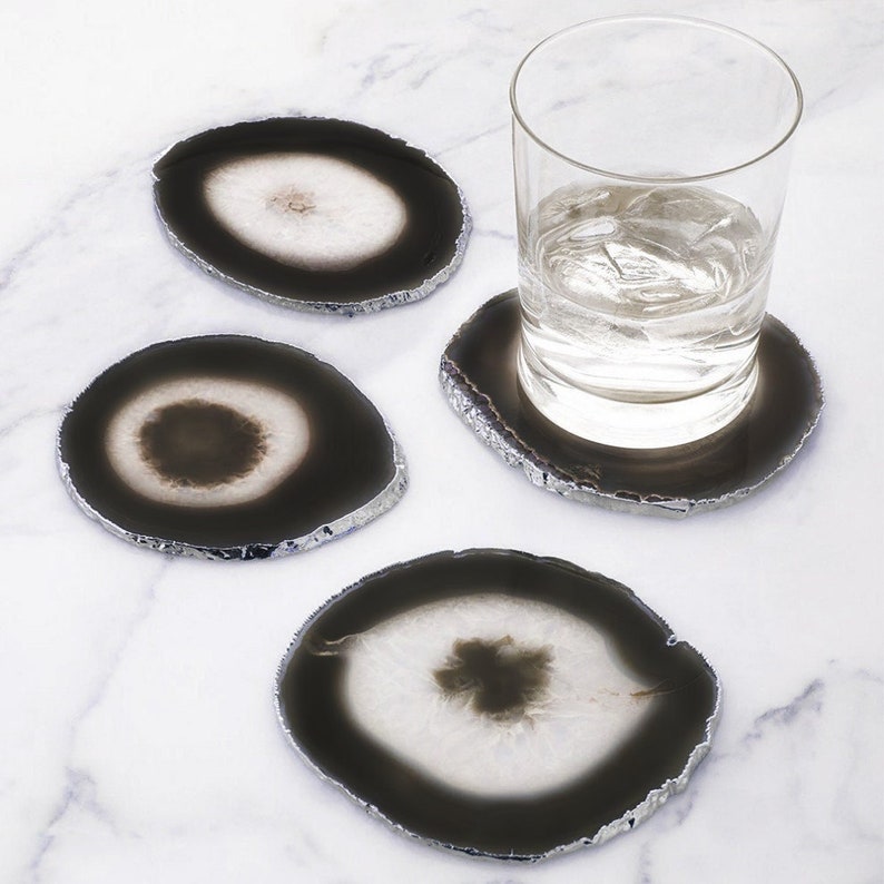Posavasos de geoda de ágata negra de corte natural con borde chapado en oro o plata